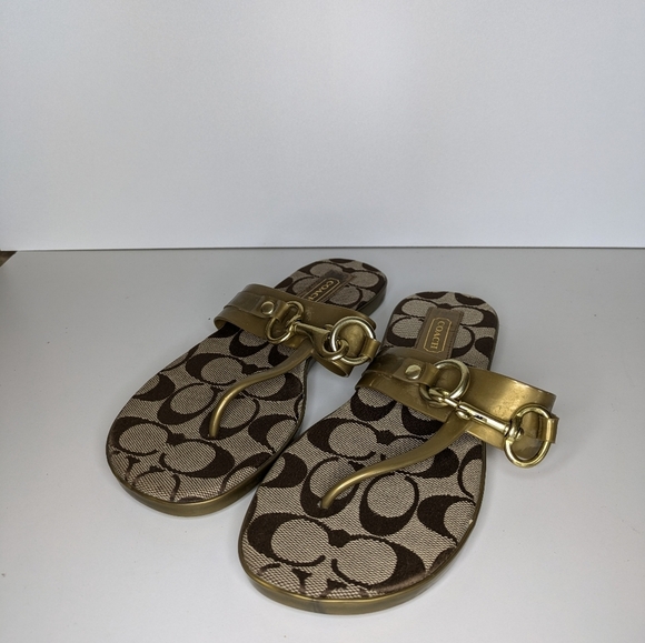 Coach RIKKI Jelly Thong Flat Sandals Brown Gold Coach Logo With Clasp Size 5.5B - Picture 1 of 6